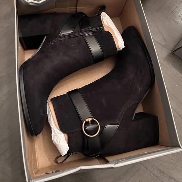 Vionic Tenley Women's Mid Shaft Ankle Boot - Picture 2 of 13